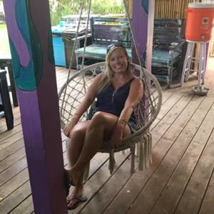 Meet your Posher, Christina